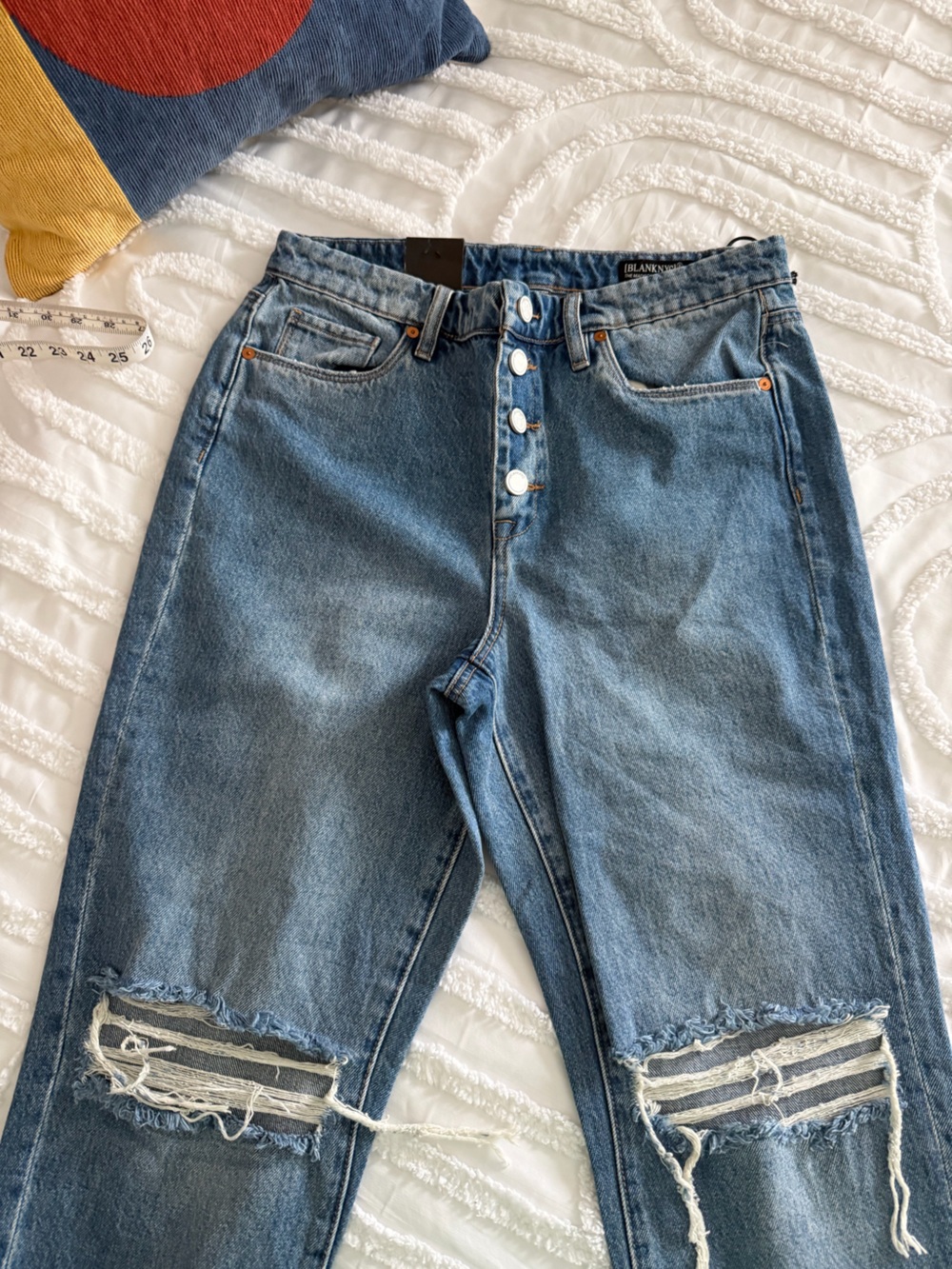 Blank NYC Madison Crop Distressed Button-Fly Blue Jeans NEW - Picture 4 of 13